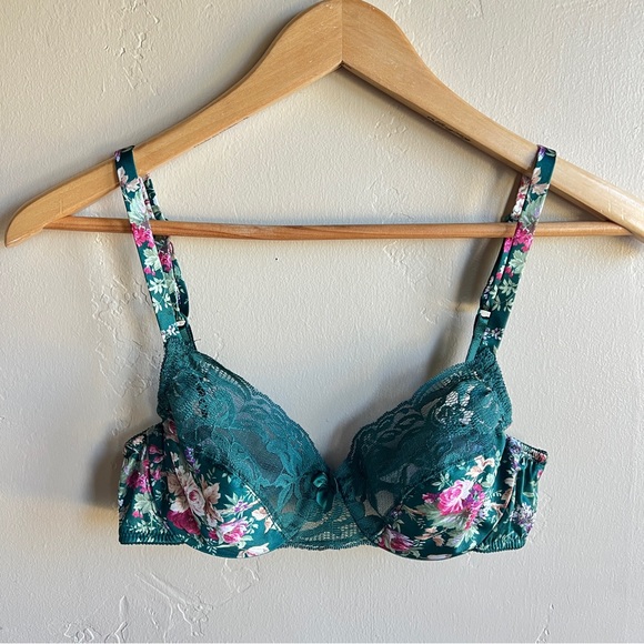 Vintage Floral Lace Bra in Green - Picture 2 of 6